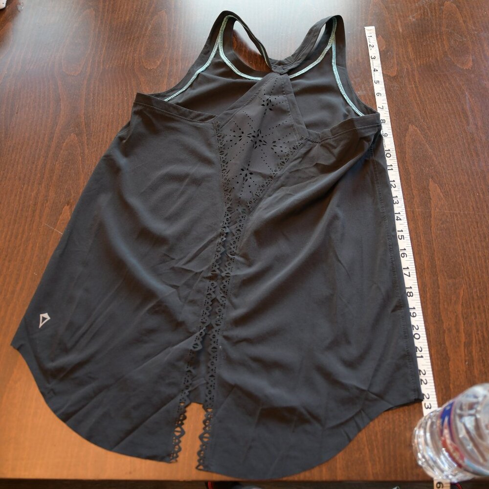 Ivivva Set Motion Tank Black V-Neck Lasercut Back Size 14 (Girl)